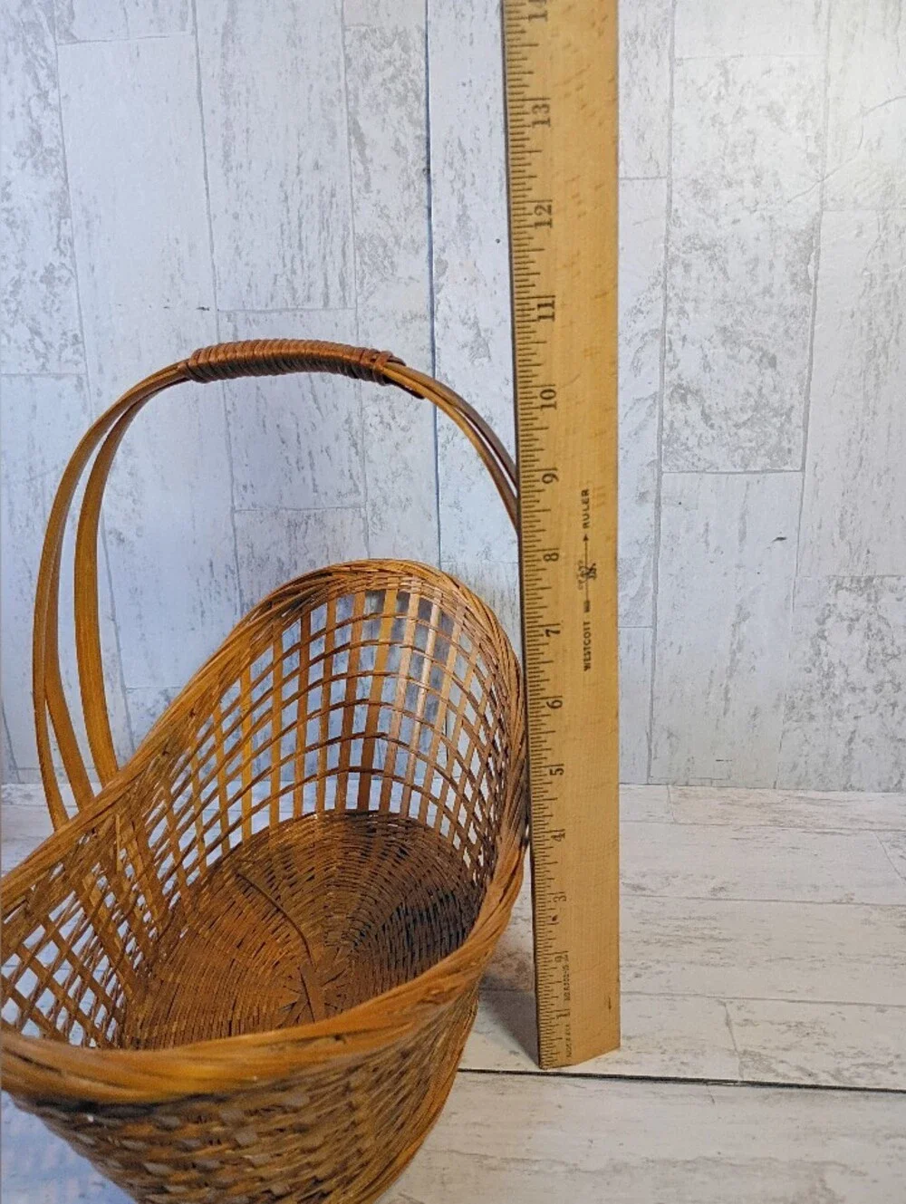 VTG 70s Rustic cottagecore wicker Rattan picnic storage Basket In Warm Haney Bro